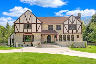 8100 N Lake Dr, Milwaukee, WI 53217