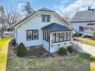 W60N408 Hilgen Ave, Cedarburg, WI 53012