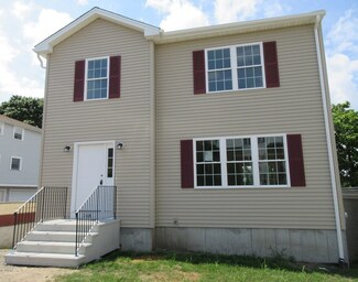 708 N Main St, Fall River, MA 02720