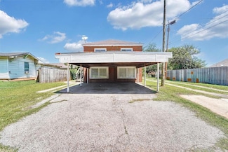 815 Hayes Ave, Clinton, OK 73601