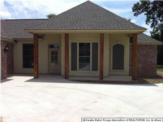 916 Esperanza Dr, Port Allen, LA 70767