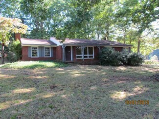 140 E Brookwood Ln, Cowpens, SC 29330