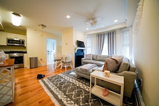 219 Commonwealth Ave Unit 21, Chestnut Hill, MA 02467