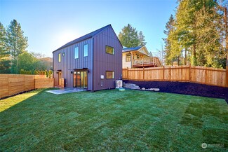 13702 3rd Ave NE Unit B, Seattle, WA 98125