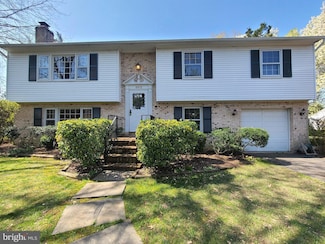 8812 Danewood Dr, Alexandria, VA 22308