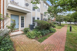 86 Cottonwood St, Jersey City, NJ 07305