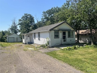 6800 Prescott Dr, Derby, NY 14047