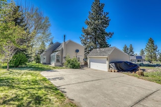 725 Roundup Dr, Loyalton, CA 96118