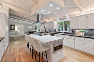 461 Peavey Ln, Wayzata, MN 55391