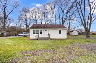 1503 Beach Dr, Medway, OH 45341