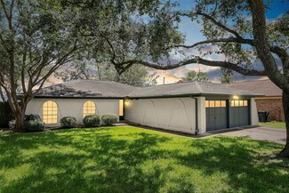 870 Silverpines Rd, Houston, TX 77062