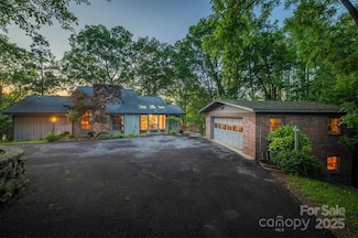 4749 16th Street Dr NE, Hickory, NC 28601