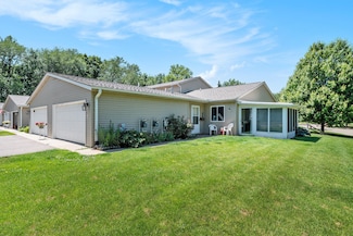 1077 Wedgewood Dr, Plainwell, MI 49080
