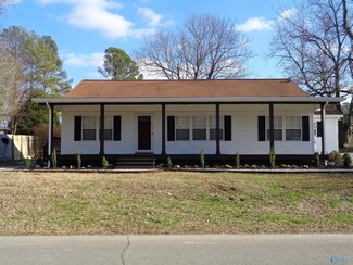 94 Mount Carmel Rd, Falkville, AL 35622