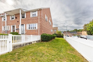 240-02 65th Ave, Little Neck, NY 11362