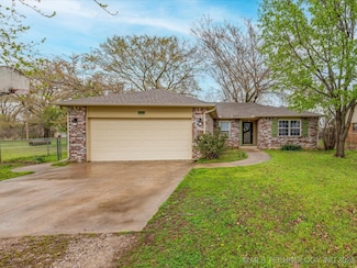 326 E Alton Ave, Oologah, OK 74053