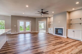 22 Mountain View Ct, Reeds Spring, MO 65737