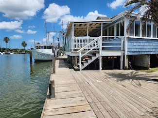 21 Tindel St, Kemah, TX 77565