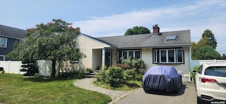 24 Elderberry Rd, Syosset, NY 11791