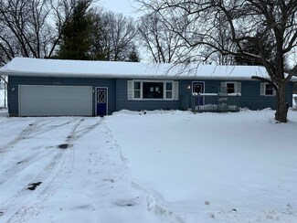 2416 Sunset Dr, Freeport, IL 61032