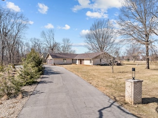 14 E Fairway Dr, Terre Haute, IN 47802