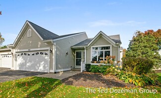 255 Winter Oaks Dr W, Holland, MI 49424