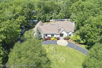 32 Dora Ln, Holmdel, NJ 07733