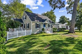 14 Irving St, Salem, NH 03079