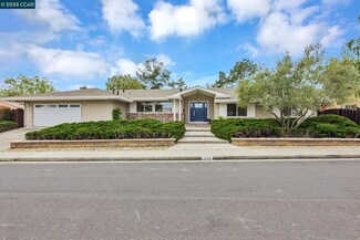 372 Birchwood Dr, Moraga, CA 94556