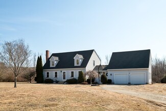 6 Garrett Dr, North Hampton, NH 03862
