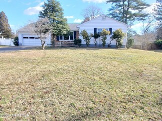 15 Rose St, Lincroft, NJ 07738