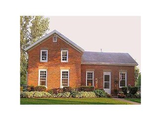 121 William St, Youngstown, NY 14174
