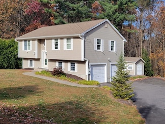 18 Gunn rd Extension, Southampton, MA 01073