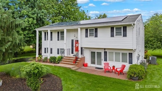 41 1st St, Somerset, NJ 08873