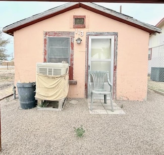 113 S Locust St, Pecos, TX 79772