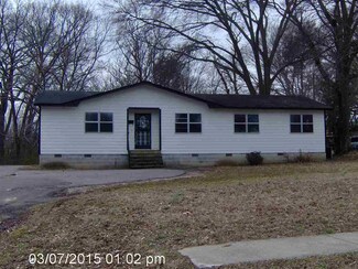 316 E Sycamore St, Bolivar, TN 38008