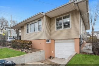 32 Richard St, Jersey City, NJ 07305