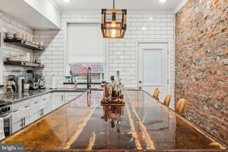 2945 W Oxford St, Philadelphia, PA 19121