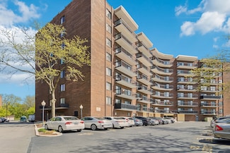 711 S River Rd Unit 503, Des Plaines, IL 60016