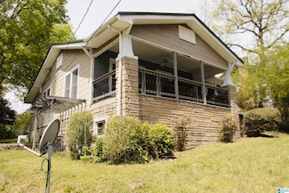907 7th St, Midfield, AL 35228