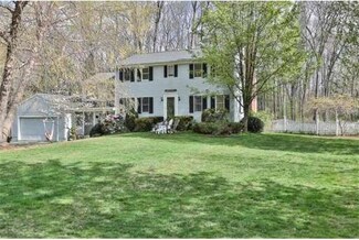45 Central St, Byfield, MA 01922