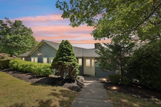 57 Oak St, Wareham, MA 02571