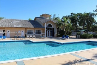 250 Palm Cir W Unit 307, Pembroke Pines, FL 33025