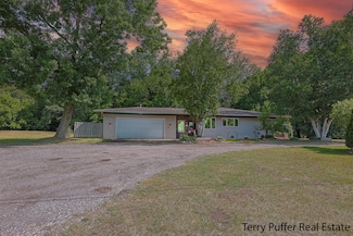 721 17 Mile Rd, Kent City, MI 49330