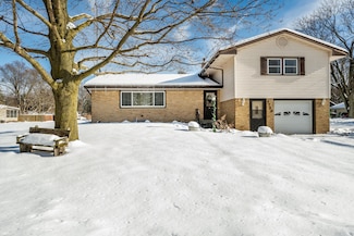 4759 Paw Lake Rd, Coloma, MI 49038