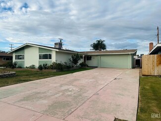 725 Salem St, Delano, CA 93215