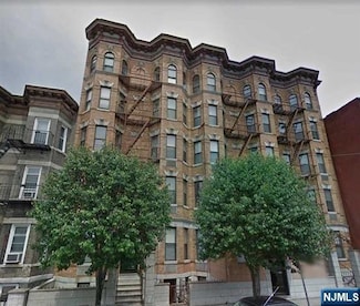 224 48th St, Union City, NJ 07087