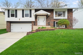 345 Sorrento Dr, Ballwin, MO 63021