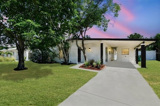 6551 S West Shore Cir, Tampa, FL 33616
