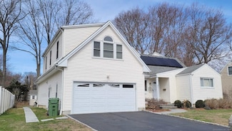 16 Bonheur Rd, Trumbull, CT 06611